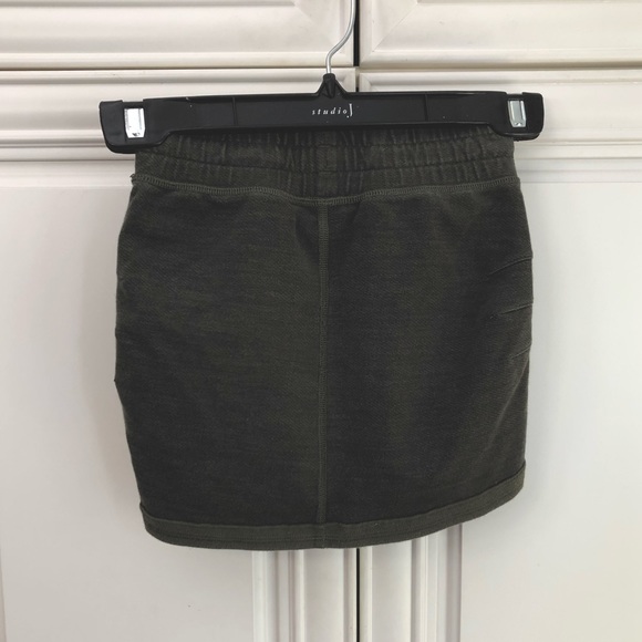 SIZE 6 - Ivivva by Lululemon girls skirt - Picture 4 of 7